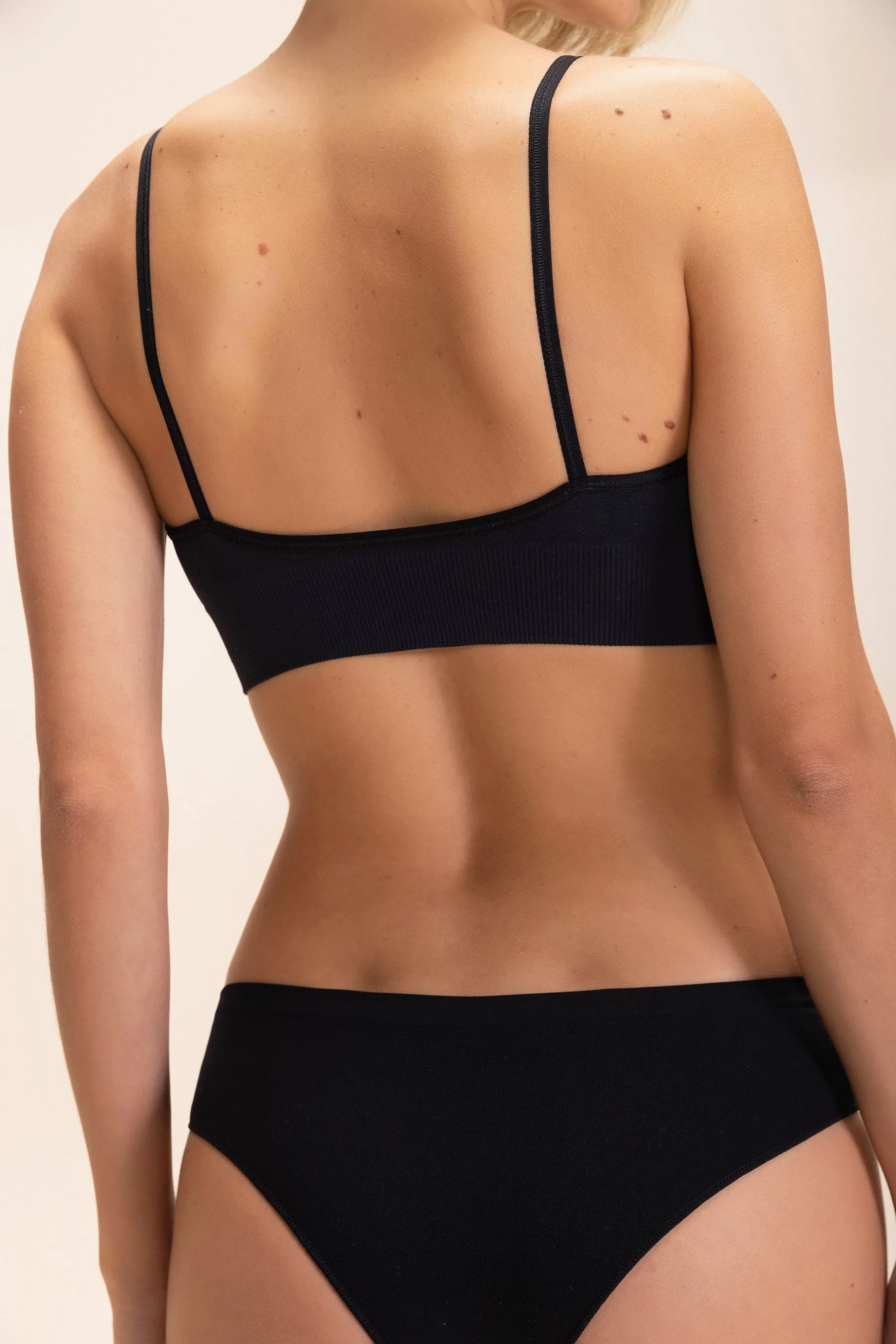 Seamless Curve Sports Bra